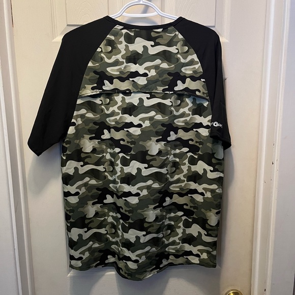 Carhartt Men's Micro Ripstop Print Block Scrub Top camo black small - Picture 5 of 6